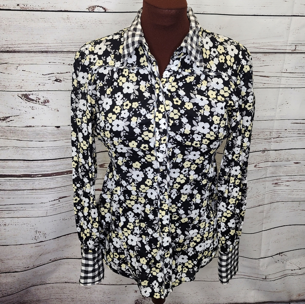 BKE Black Floral Checkered‎ Blouse Size Medium